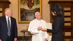 Les crapules aiment le pape car le pape aime les crapules.